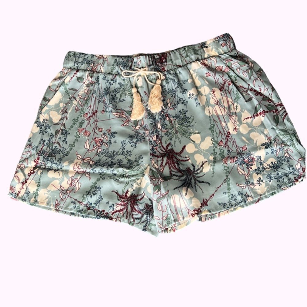 REVOLVE Krisa Lightweight Summer Shorts in Blue with Floral Print. Medium. NWT!